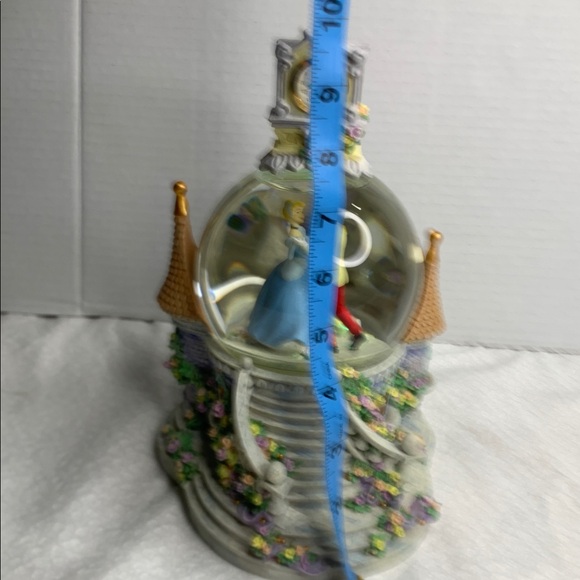 Disney snow globe Enchanted Castle Snow Globe with Clock - Picture 9 of 9